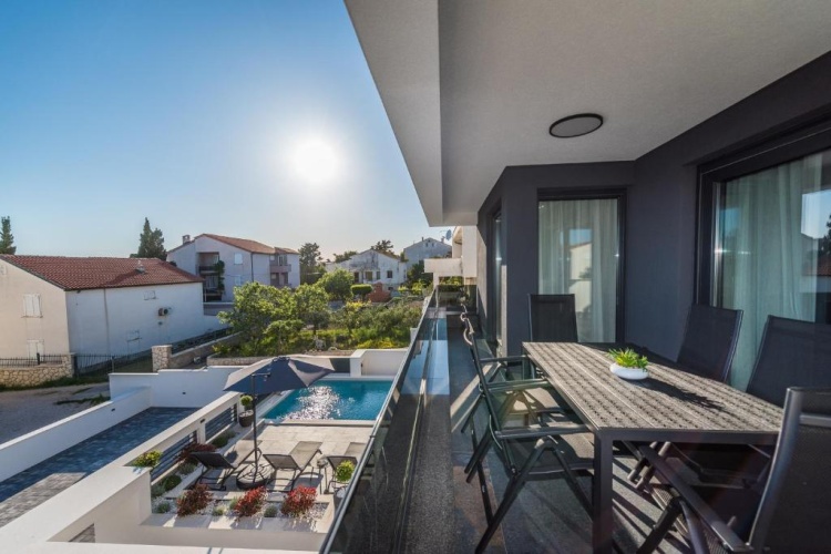 2 Bedrooms Apartment