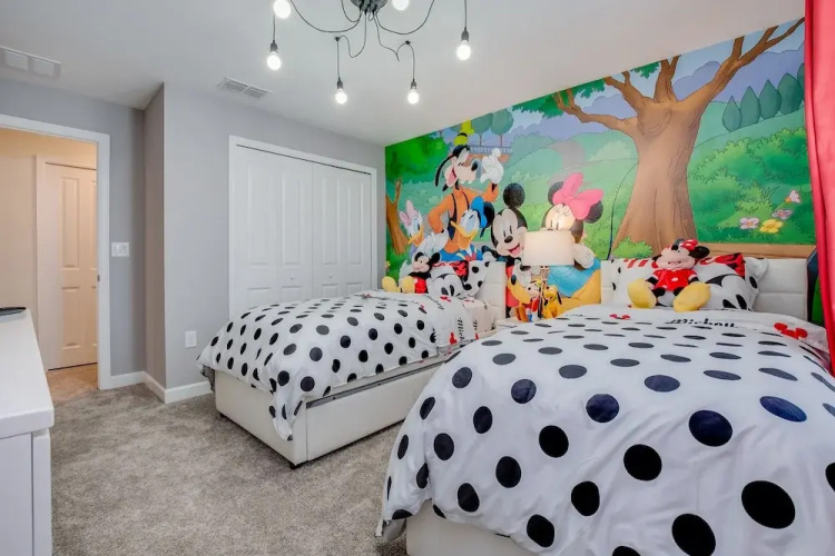 4 Bedroom Town Home with Pool