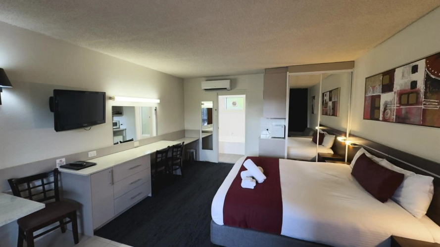 Golden West Motor Inn