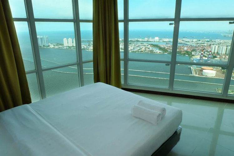 Baywalk Condominium Pluit With Ocean View