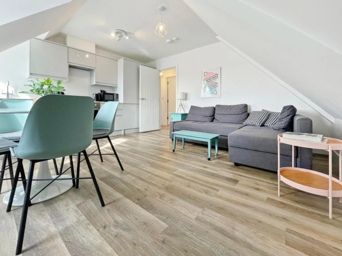 EasyStays - Modern Apartments in Windsor with Parking