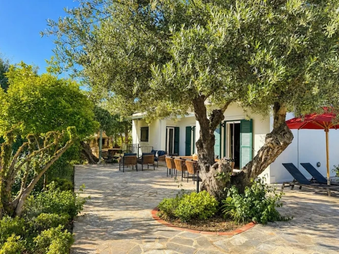 4 Bedrooms Family Villa
