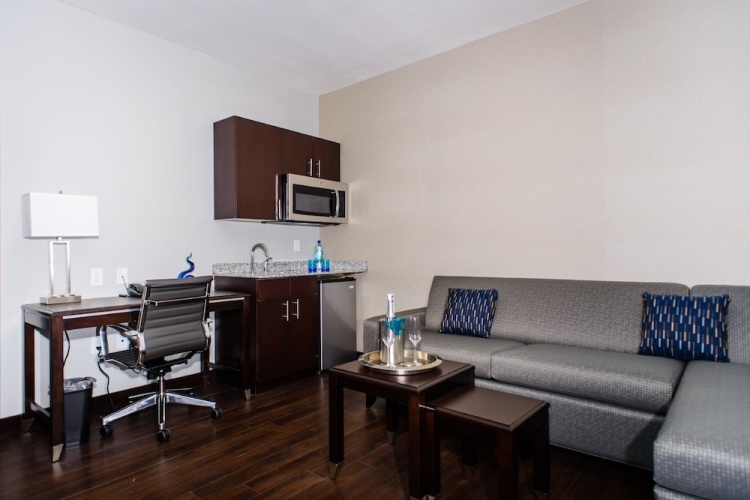 Holiday Inn Express Hotel & Suites Austin - Northw photo 7