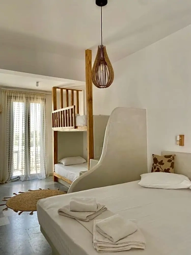 Standard Quadruple room with garden view