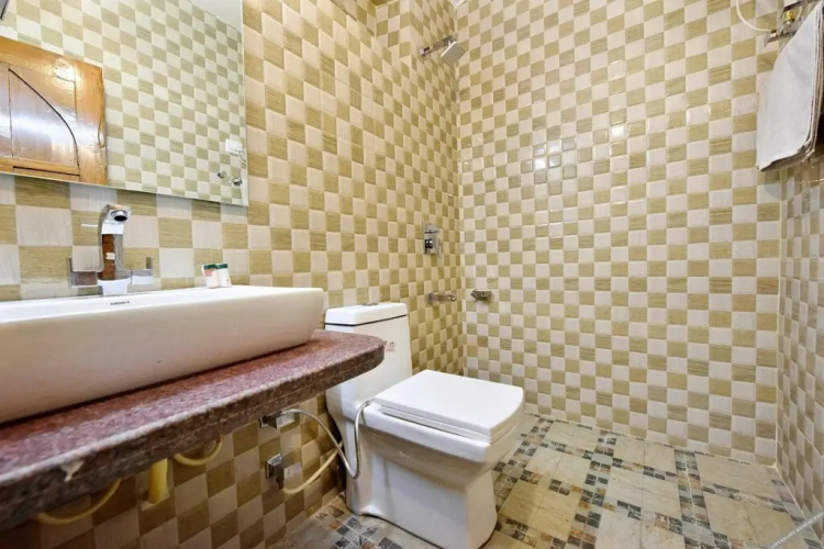 OYO 10229 Hotel Crystal