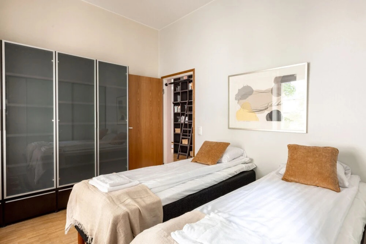 2ndhomes Deluxe 2BR Apt w Sauna&Balcony