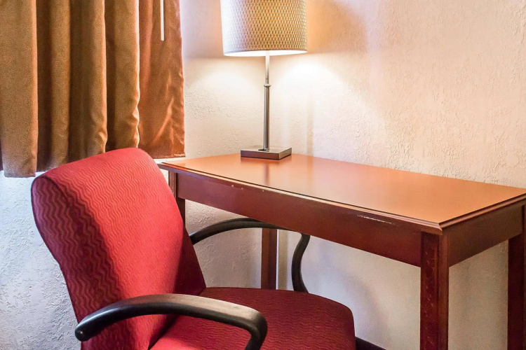 Economy Inn & Suites