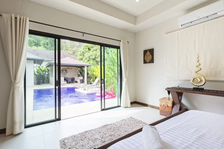 4 Bedrooms Luxury Villa