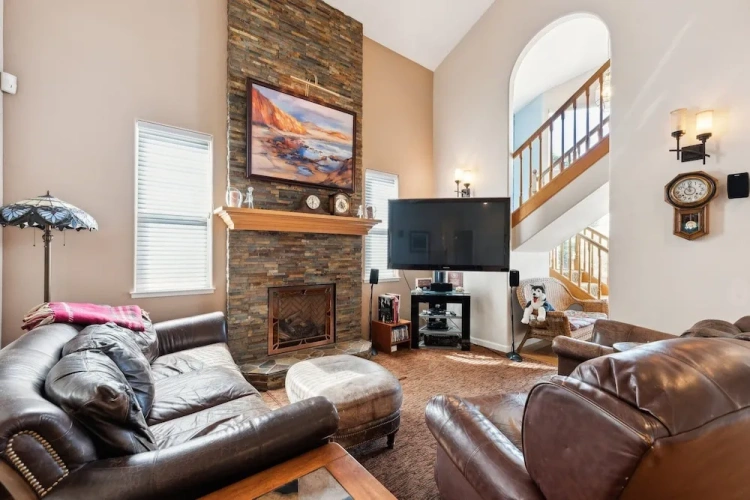 5 Bedrooms Cottage
