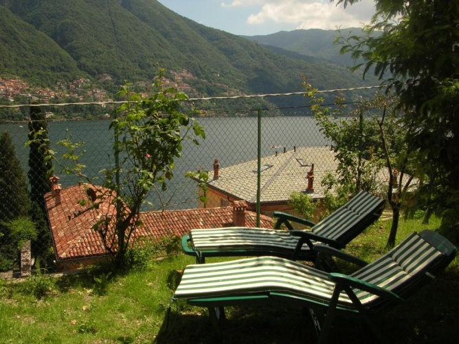 Apartment with lake view