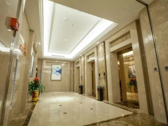 Justin Hotel