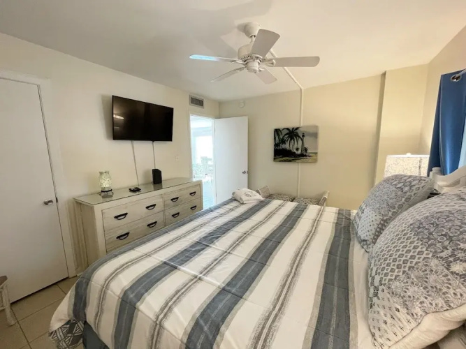 449 El Matador 2 Bedroom Condo by RedAwning