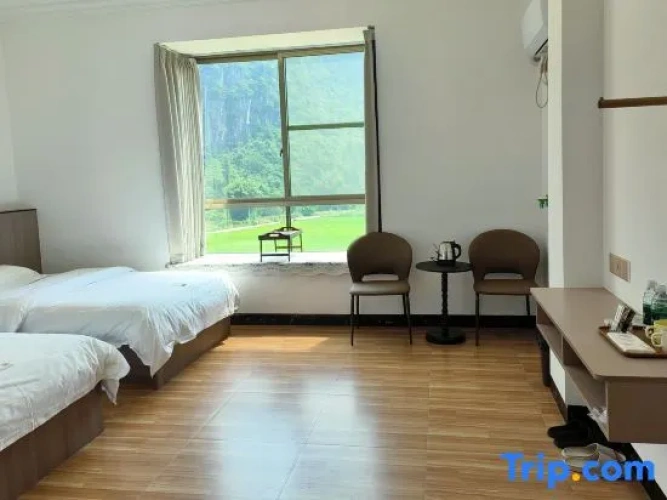Standard Twin room with mountain view