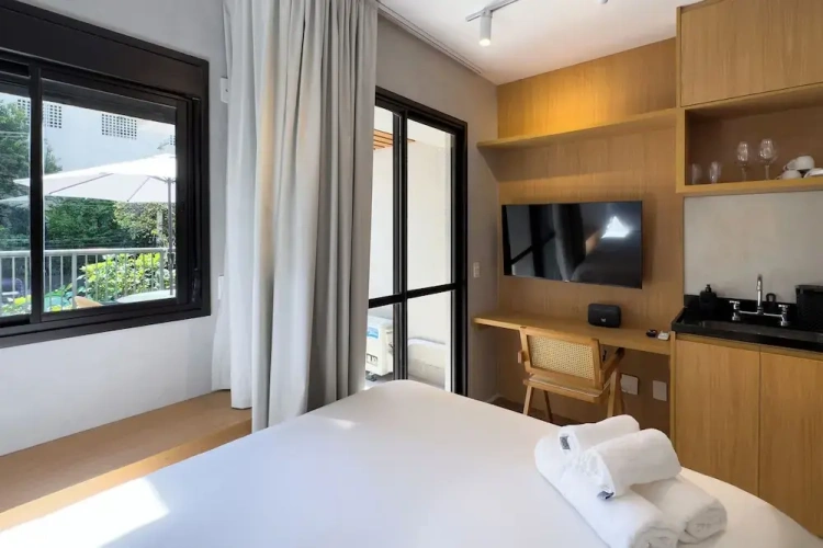 Deluxe Studio