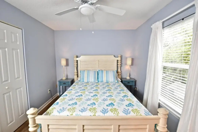 Modern and Beachy Second Floor Walk to Beach