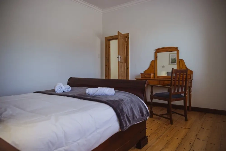 3 Bedrooms Cottage