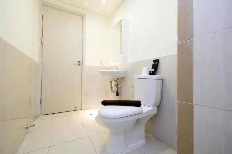 Comfortable 2Br With Workspace At Meikarta Apartment