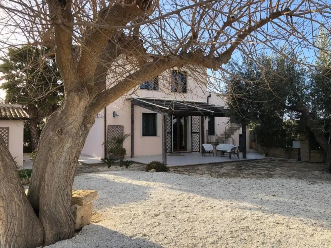 3 Bedrooms Villa