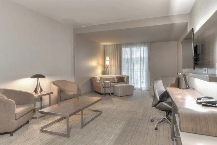1 Bedroom Suite with mountain view