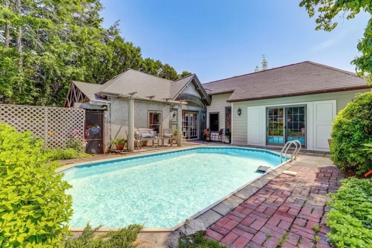 2 Bedrooms Cottage