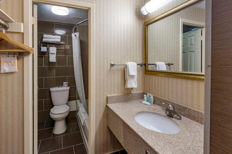 Quality Inn Toronto Airport photo 9
