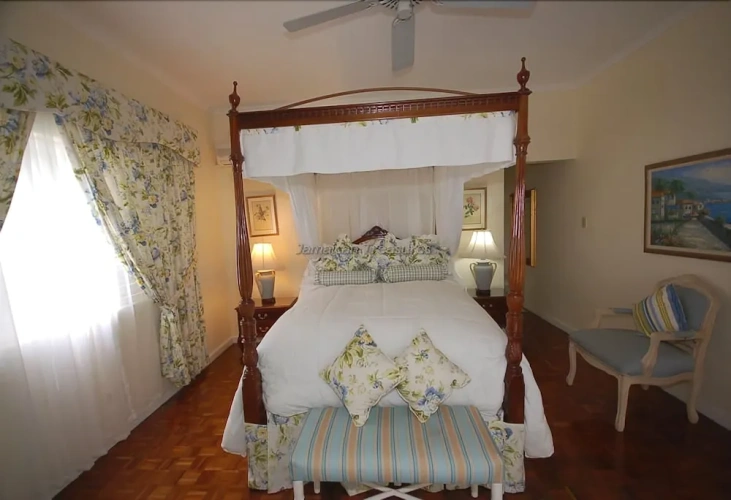 4 Bedrooms Standard room