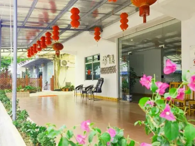 Danxia Shanyang Yuancun Inn (core scenic spot)