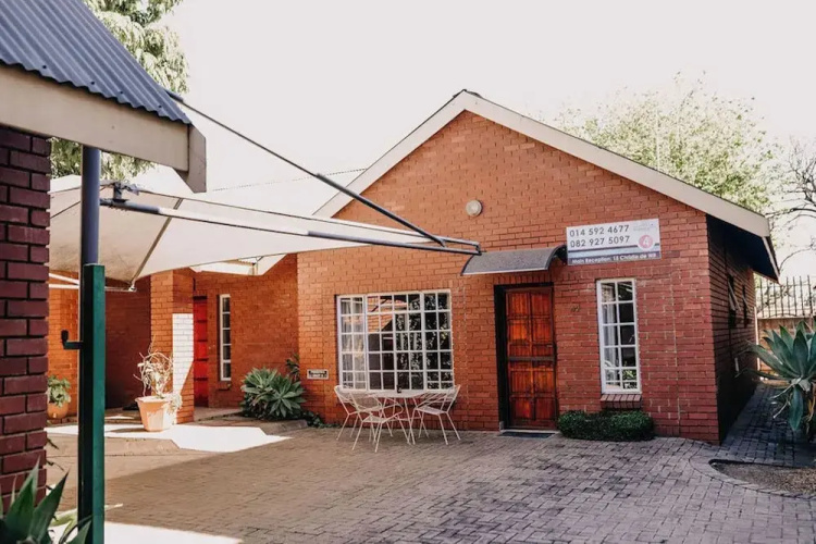La Rona Hospitality Services - Rustenburg