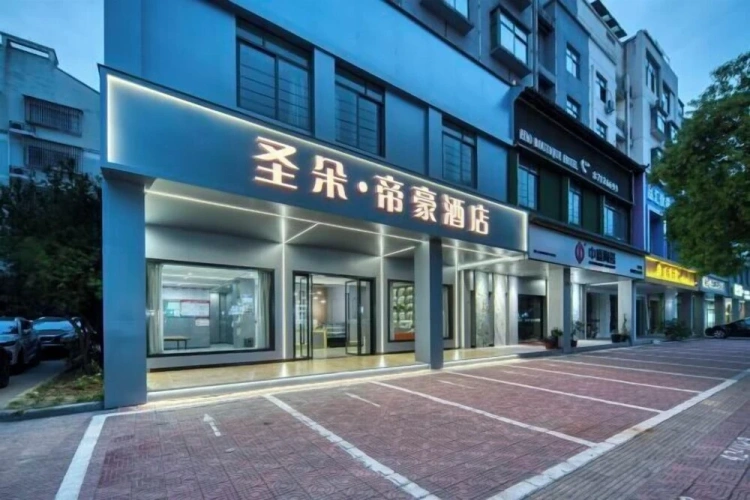 Emperor Hotel