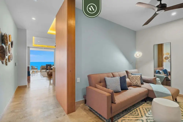 New Stylish 1 BR Condo - Ocean Views - Flex Room