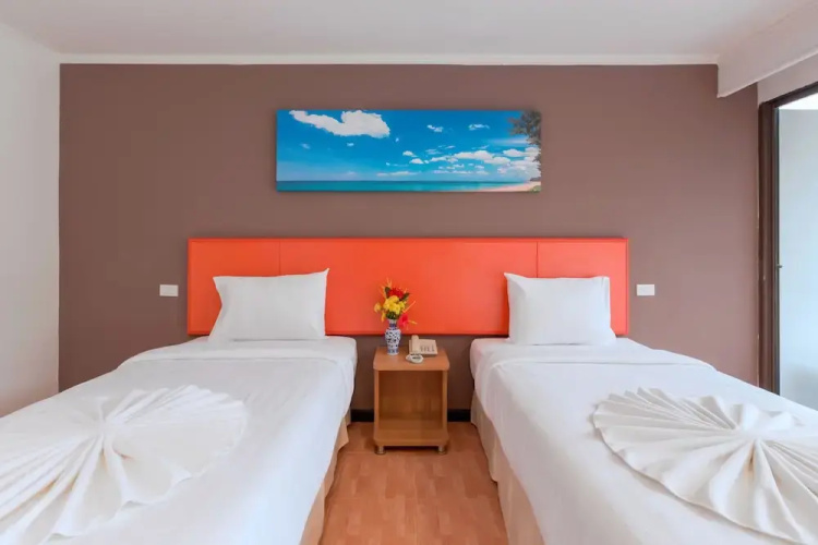 patong 7days hotel premium