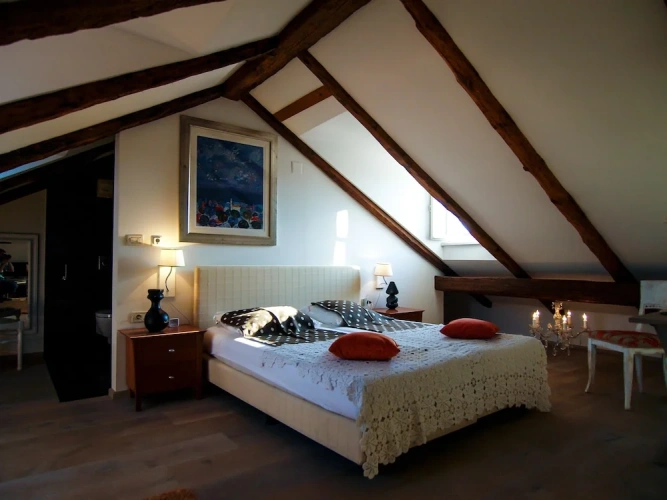 4 Bedrooms Apartment