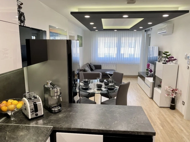 2 Bedrooms Apartment