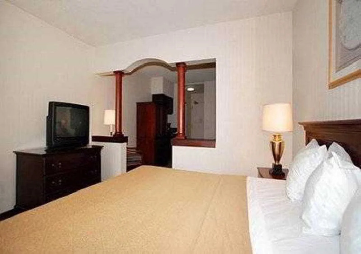 Quality Hotel & Suites Central