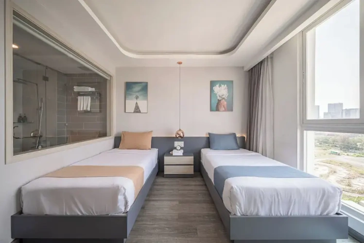 Deluxe Twin room with city view