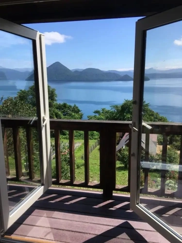 Standard Twin room with lake view