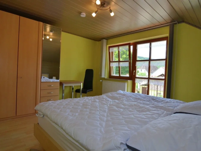 5 Bedrooms Classic Cottage with balcony