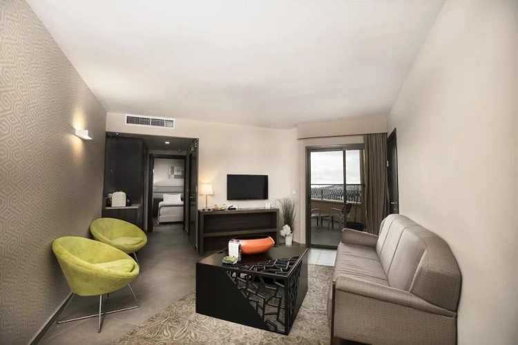 Executive Suite with city view