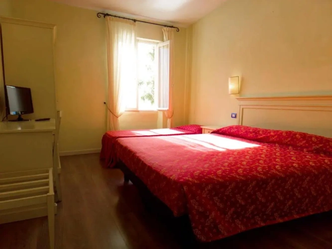 Standard Triple room with lake view