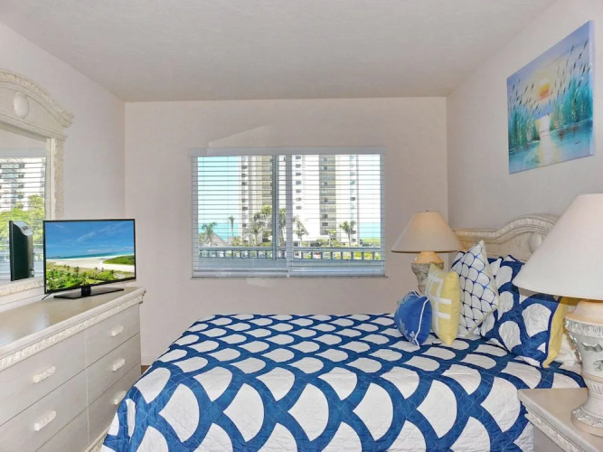 Beach Club 417