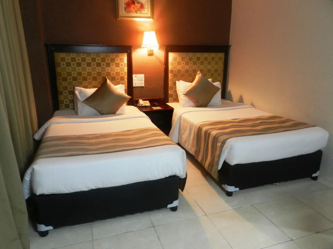 Pearl City Hotel