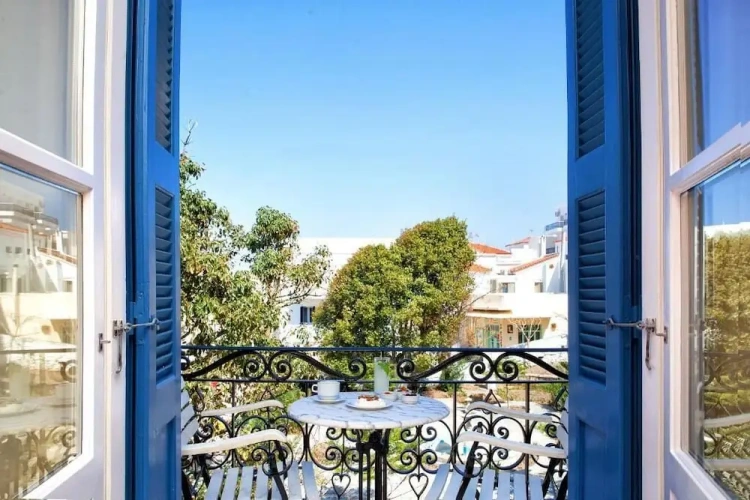 Superior Triple room with balcony and with city view