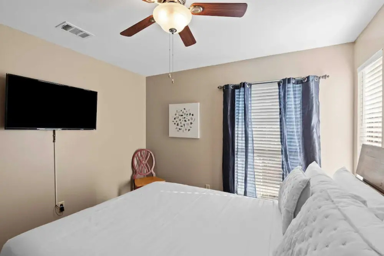 PCB Group-friendly Duplex w/ Pool, Backyard Lounge & 2 Kitchens
