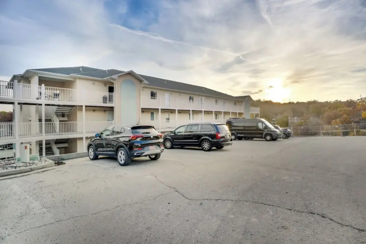 Views + Pool Access: Luxurious Lake Ozark Condo