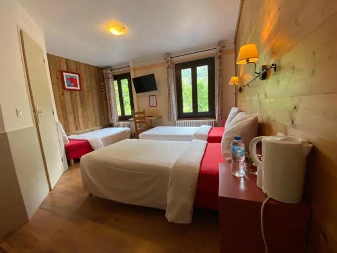 Standard Triple room