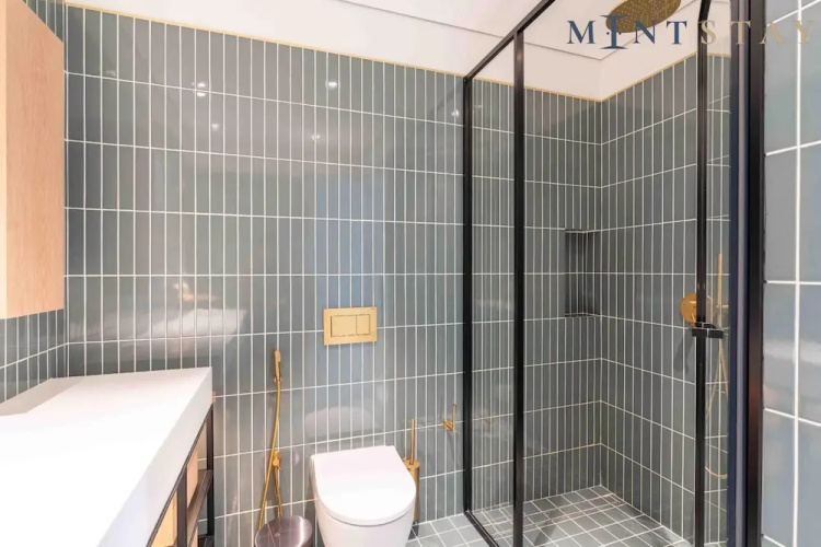 Sleek 1BR w Balcony in Business Bay