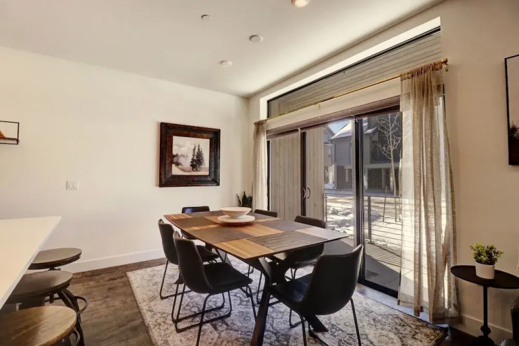 River West 611 2 Bedroom Condo
