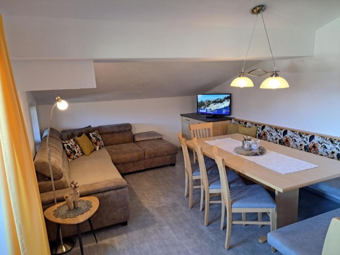3 Bedrooms Apartment