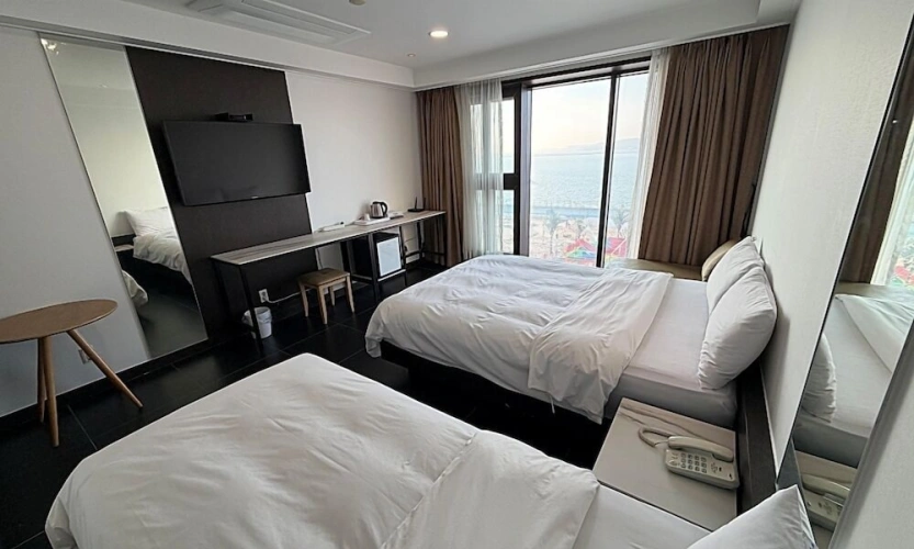 Premium Twin room with ocean view