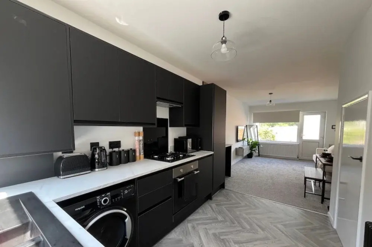 Nottingham 2-bed House, Sleeps 4, Pet Friendly